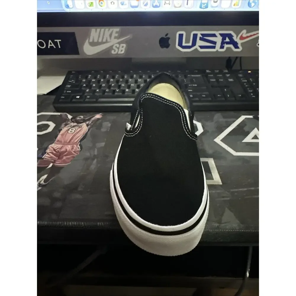 New Men's Size 10.5 Vans Classic Slip-on Black White VN000EYEBLK